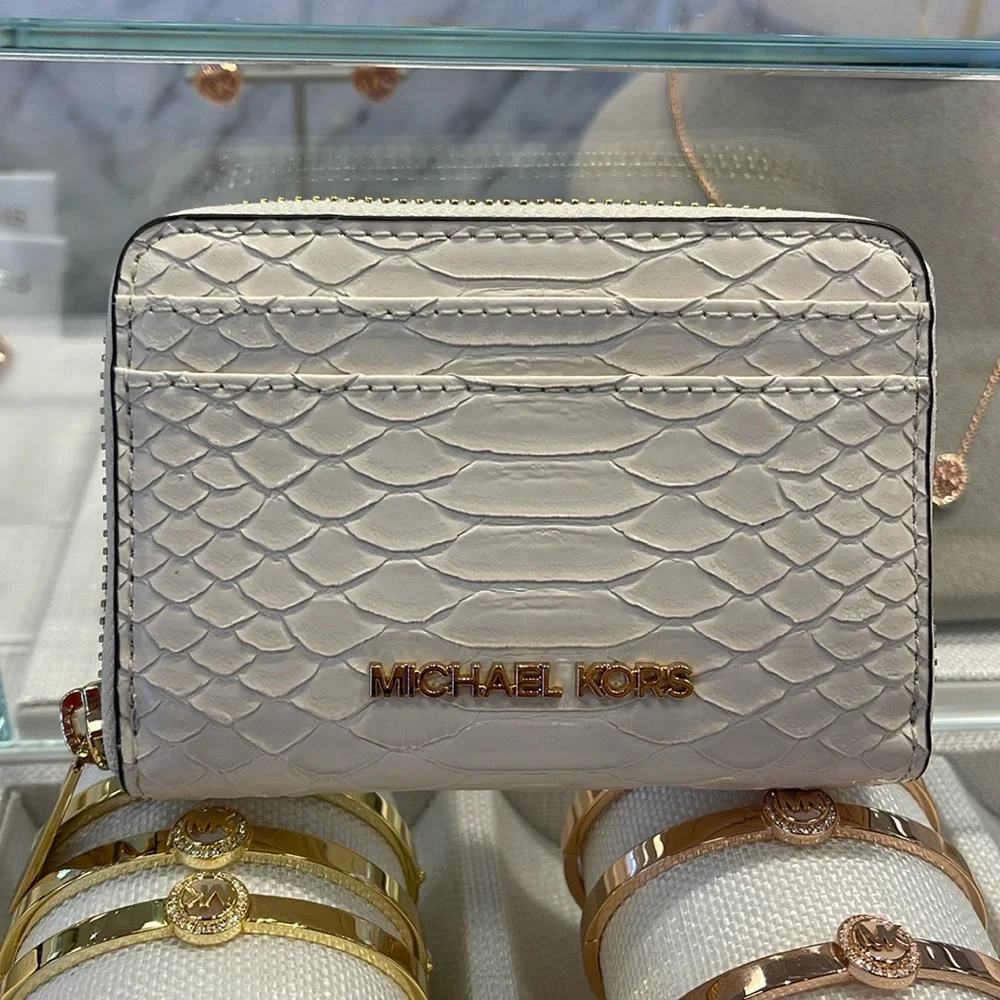 Michael Kors Women Medium Zip Around Card Case Coin Pouch Wallet Light Cream
NWT - Picture 1 of 16